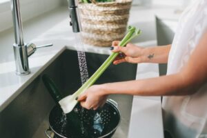 The newest looks in kitchen sinks are those that compliment the latest trends in kitchen design